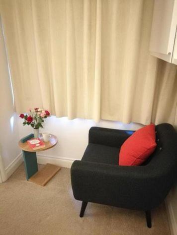 Lovet Homestay London Bagian luar foto